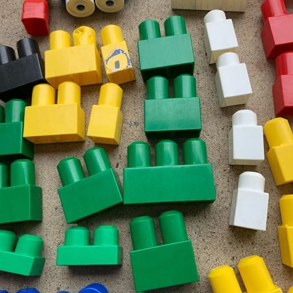 Mega Bloks Puppy Build N Sort Partial Set